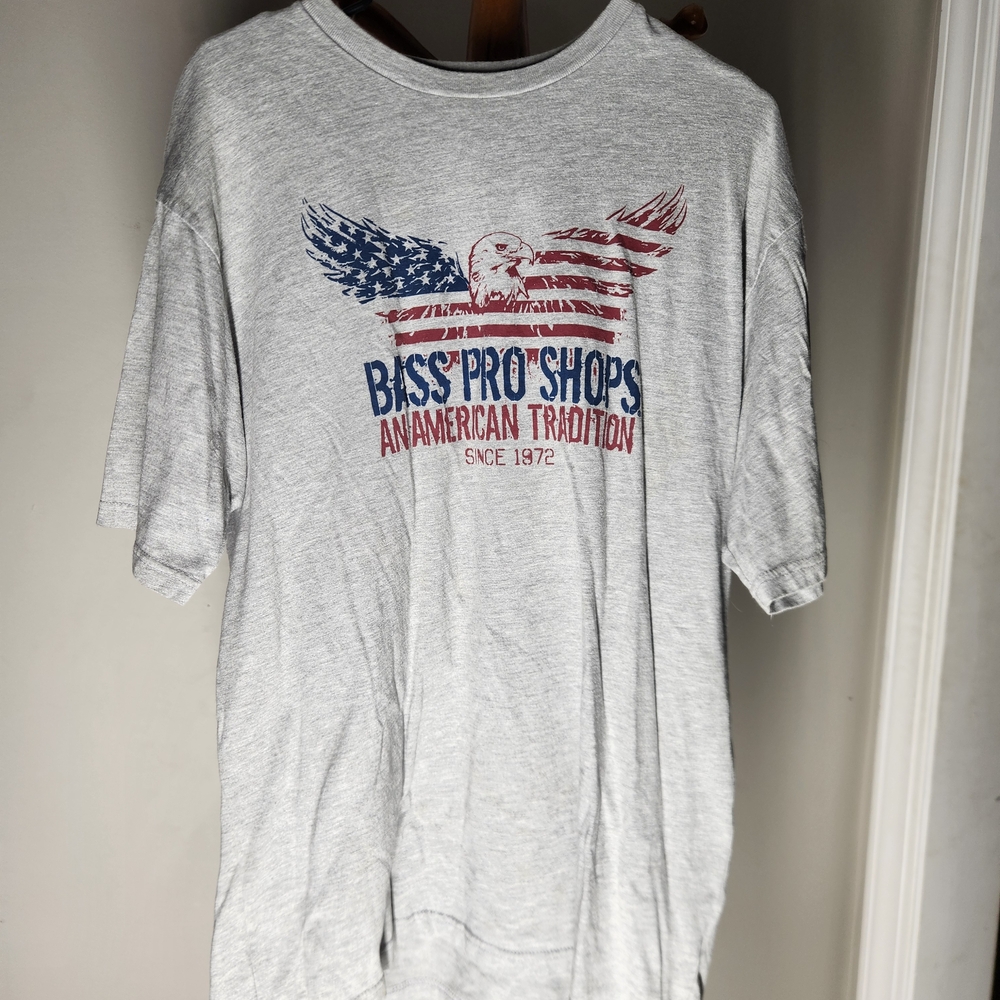 Bass Pro Shops Men’s Large Patriotic Eagle Tee – Runs Large – Minor Spot
